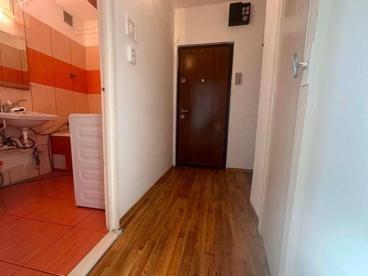Aproape de Prospero Girocului. Etaj intermediar. Mobilat.