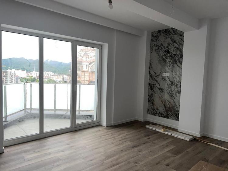 Apartament cu 3 camere zona Catedrala Bloc Nou