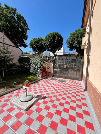 Casă cu Demisol + Parter și Spațiu Comercial Ultracentral-Tomis Mall 414000  eur - 25