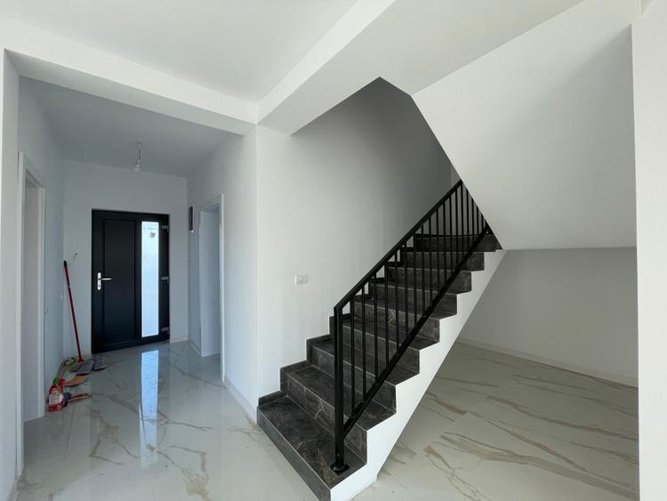Duplex despartit prin camera tehnica finisaje premium Mosnita