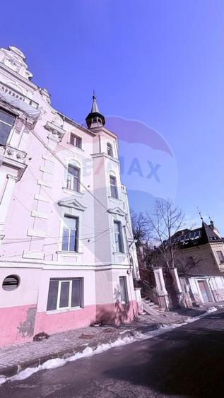 Clădire multifuncțională / Hotel/ Spital/ Renovare in curs
