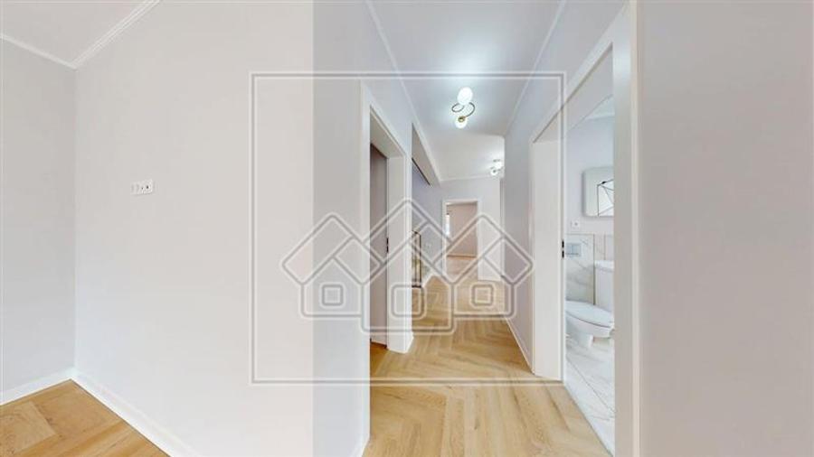 Casa individula de vanzare, teren mare, 4 camere, la cheie, zona buna