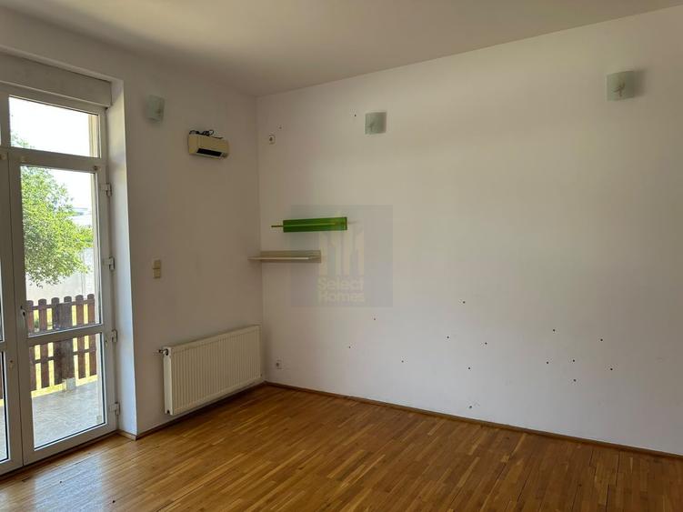 Vila 10 Camere 600mp Teren 1775 mp de Vanzare *Iancu Nicolae*