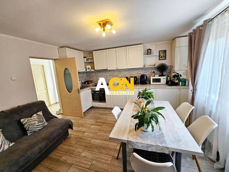 Casa 4 camere, 2 bai, 2 bucatarii, 1050 mp teren, zona Centru