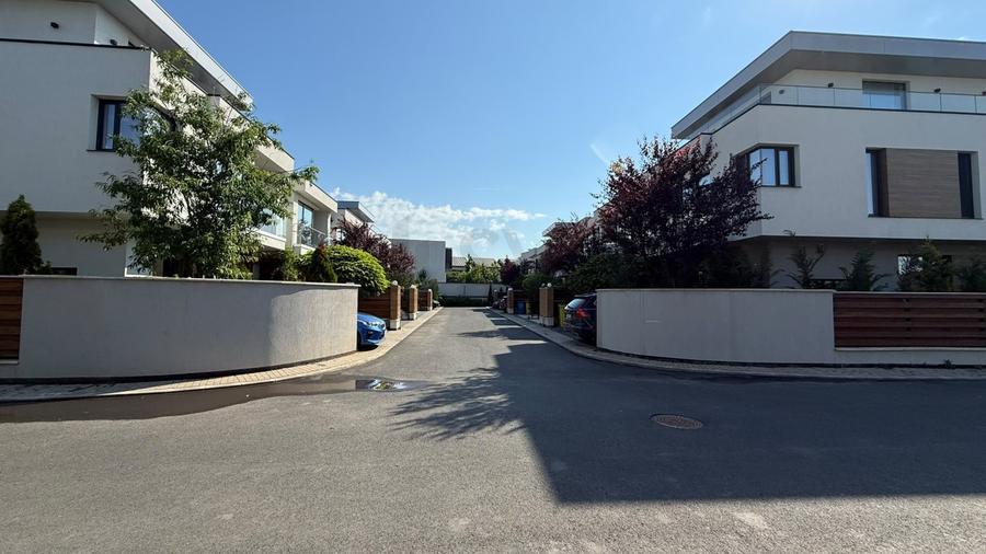 REV2005360 Vile Finalizate Exclusiviste Langa Lac l Complex Rezidential