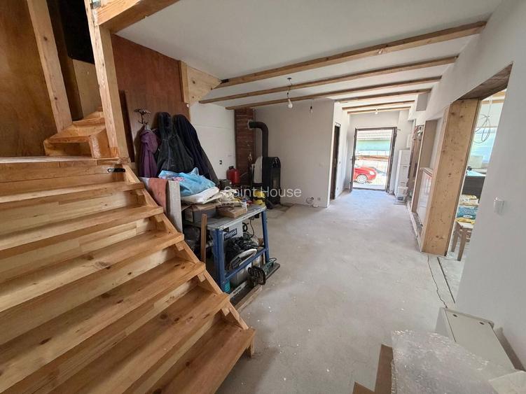 Casă de vanzare 6 camere 220 m² utili cu 376 M² teren la șosea - 23