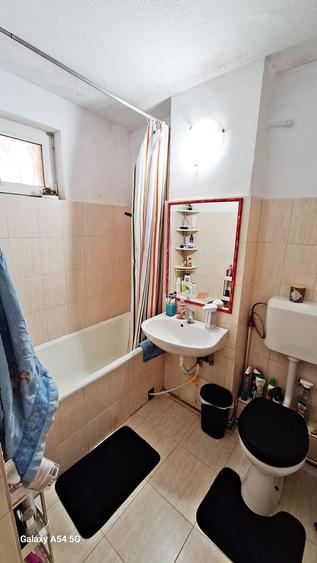 Zona ITC apartament cu doua camere decomandat, etaj5, pret 95000 euro