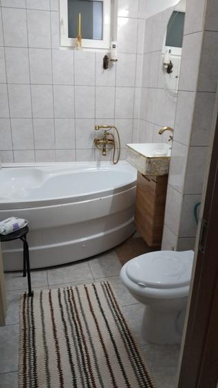 Apartament 3 camere, etaj 2, mobilat și utilat