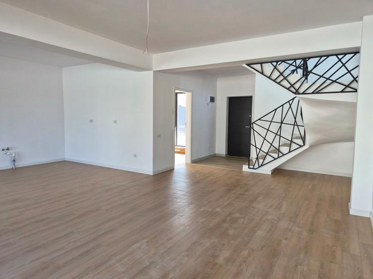 Vila Individuala 5 camere, dormitor parter LA CHEIE!