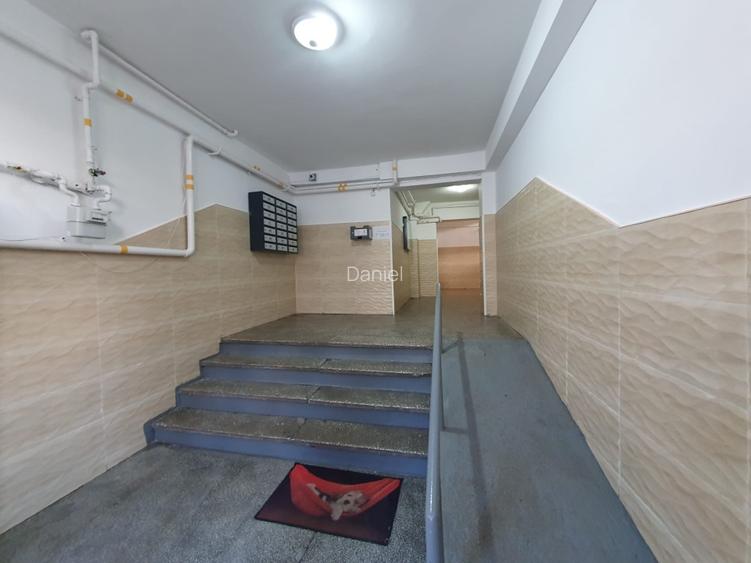 PROPRIETAR vand apartament decomandat 4 camere, 2 bai, 2 balcoane. - 15