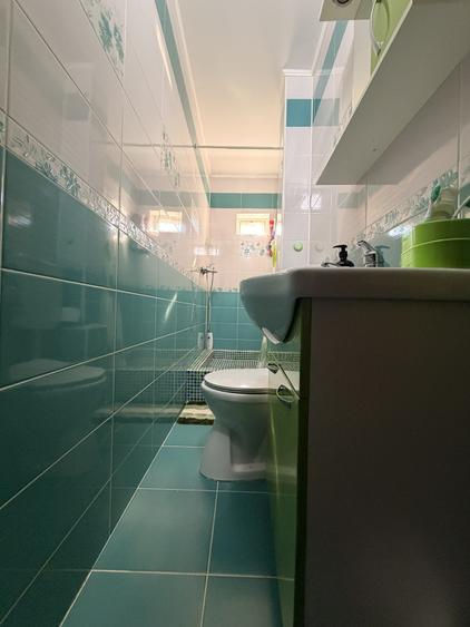 Apartament 4 camere, decomandat mp '70 utili, boxa, 10 mp cu CF etaj 3-Soarelui