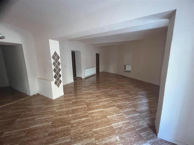 Caransebes, CHIRIE, Spatiu Comercial Birouri, 172 Mp, Ultracentral
