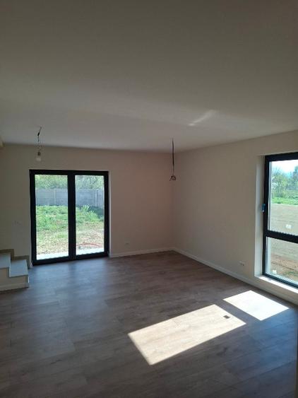Proprietar vand duplex toate utilitatiile