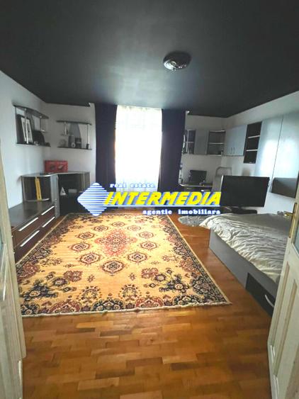 Casa Renovata 4 camere cu Teren intravilan 1650 mp CENTRU Ultracentral Alba Mall