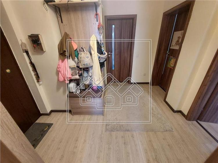 Apartament 2 camere, decomandat- Turnisor, mobilat si utilat + Parcare
