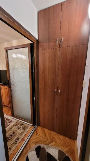 Inchiriez apartament 2 camere + loc de parcare, Micalaca zona 500