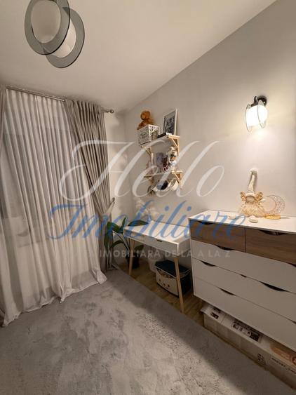 Apartament de vanzare semidecomandat ,3 camere 80 mp , zona Eroilor floresti