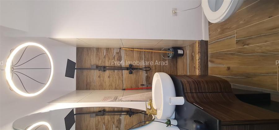 Spatiu langa Primarie pt. prestari servicii, birou, cabinet, salon - renovat - T - 12