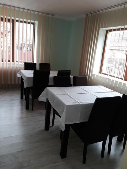 Pensiune cu 13 camere|4 apartamente|Spații auxiliare| ideal investiție