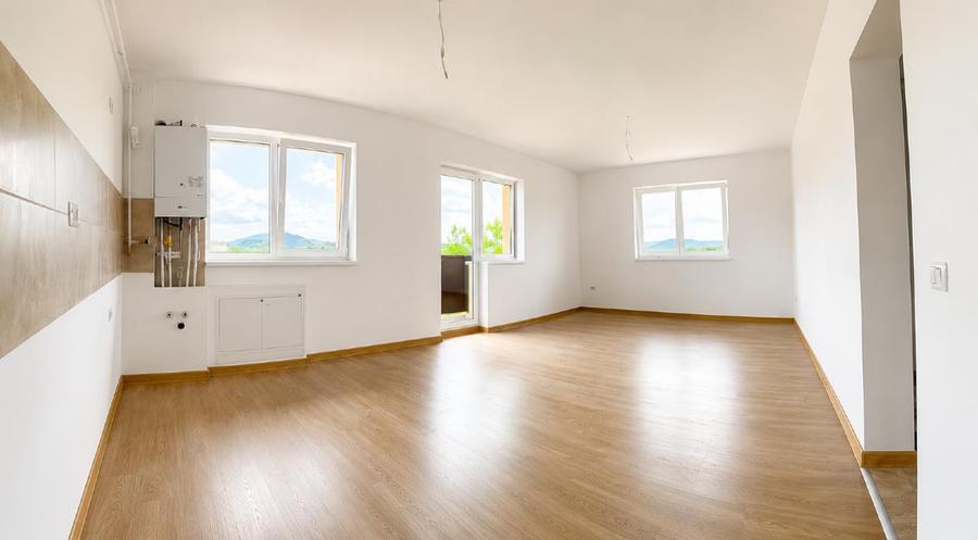 Proprietar vând apartament SubCetate Sânpetru cu 3 camere și 2 băi