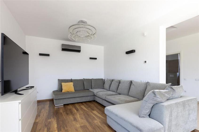 Casa de inchiriat cu gradina superba , liniste si confort in Brasov