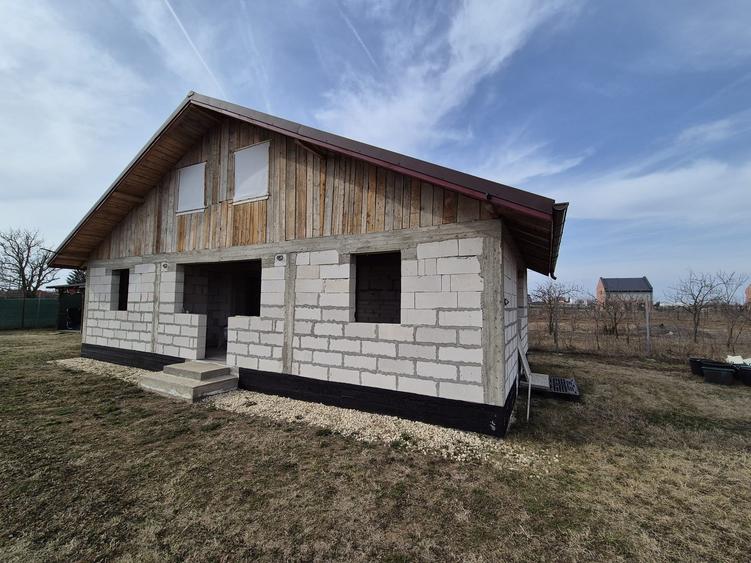 Caciulati, vanzare casa 3 camere la rosu, 400mp. teren