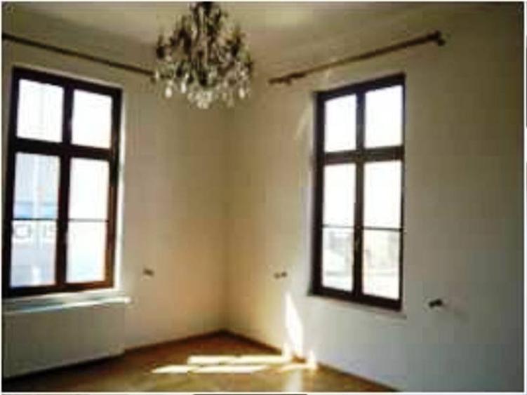 Apartament in zona Romana-Dacia cu 5 camere nemobilate