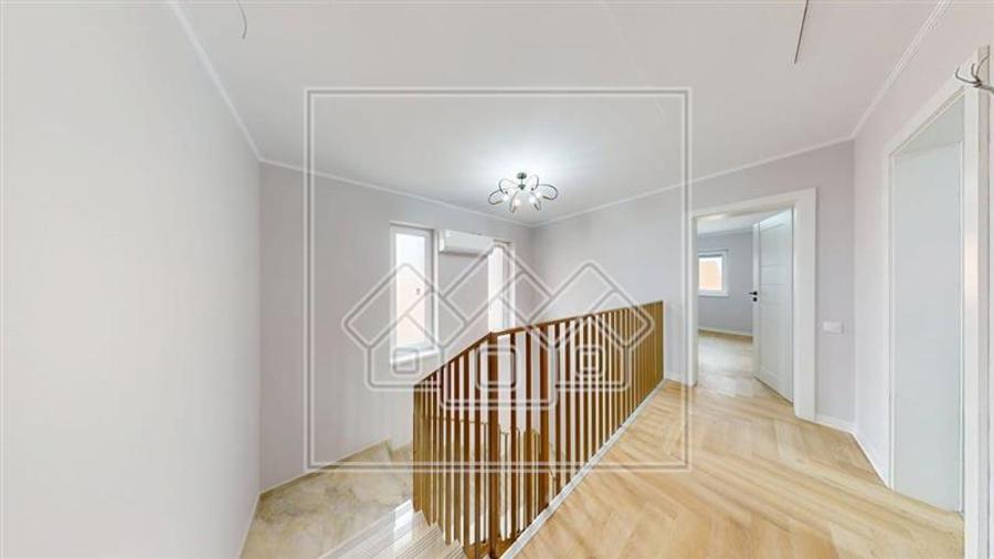 Casa individula de vanzare, teren mare, 4 camere, la cheie, zona buna
