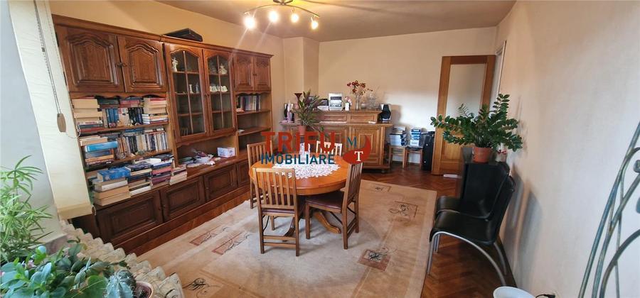 Apartament 4 camere de vanzare zona Centru