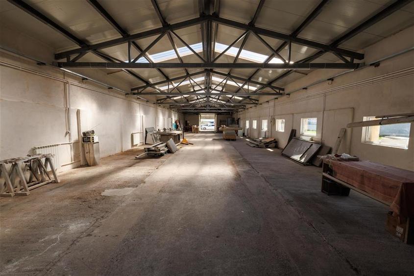 Hala Industriala Renovata + 1500 MP Teren Halchiu