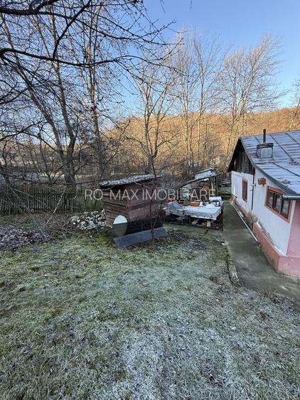 Casa demolabila  și teren 800mp cu toate utilitățile deschidere 26,5mp - 38