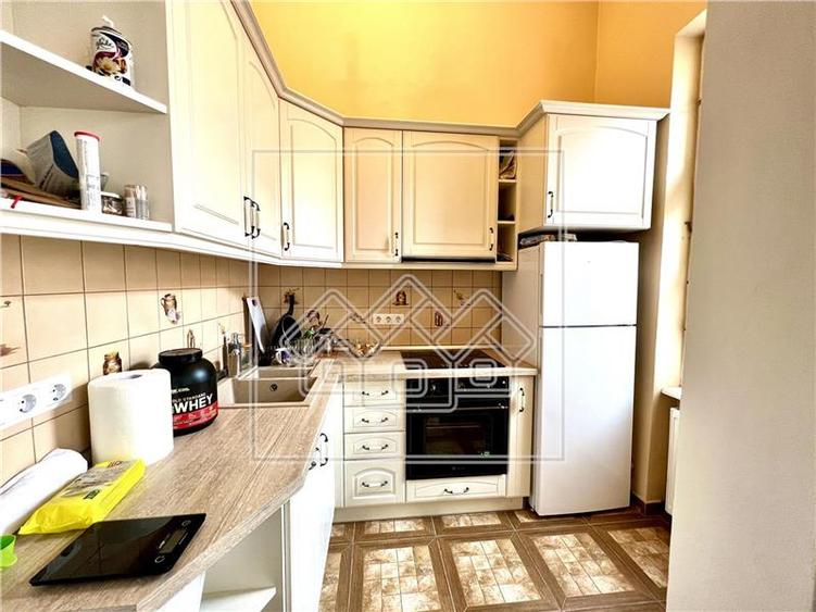 Apartament cu 2 camere, dotari de LUX, Ultracentral, etaj 1