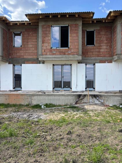 Casa insiruita 3 camere, 88 mp utili, 300 mp teren, zona Planetelor - Giroc