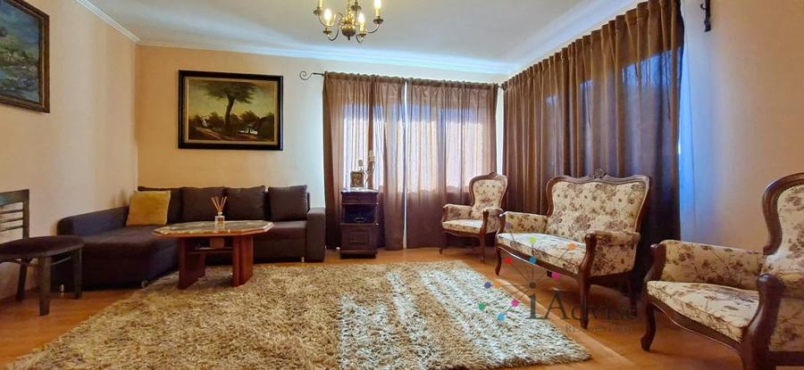 Vilă de închiriat cu 3 camere, grădină amenajată și garaj in Codlea