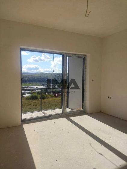 Apartament cu 2 camere, etaj intermediar, Baciu Regal