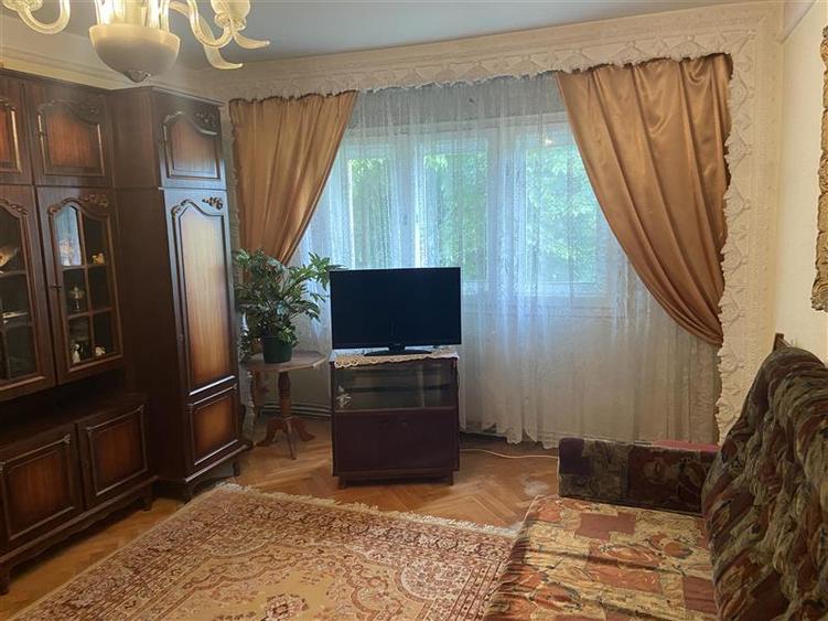 Apartament 3 camere , zona ultracentrala (Casa de Pensii ) , decomandat ,72 mp ,