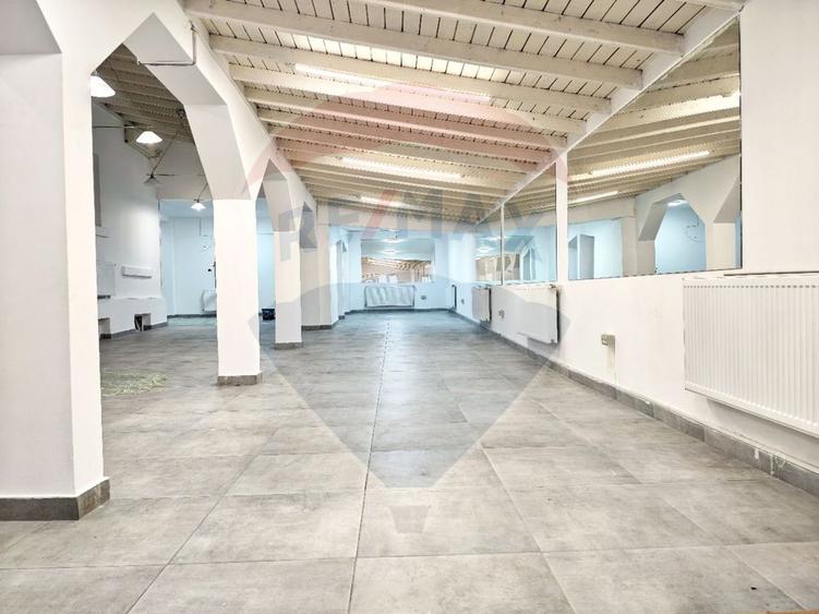 Casă / Vilă cu 6 camere de închiriat în zona Dacia