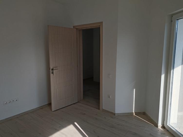 Casa 4 camere libera la vanzare SANPETRU - iesirea spre Harman