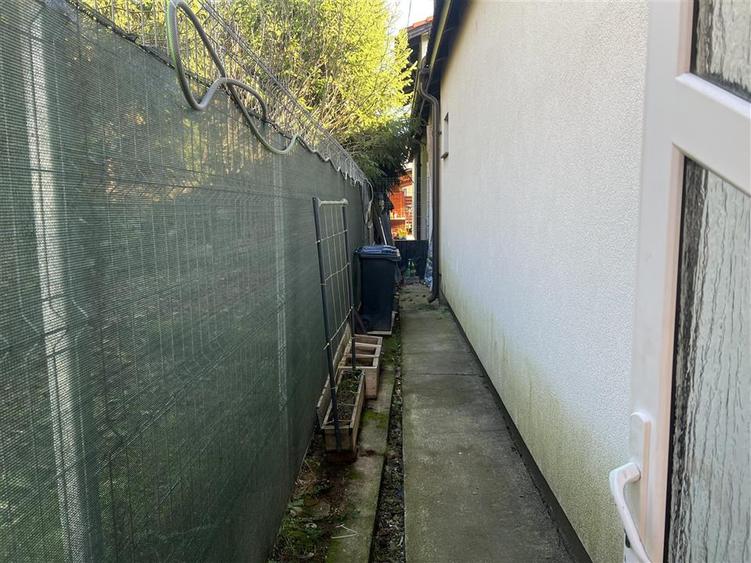 Casa si garaj cu 4 camere