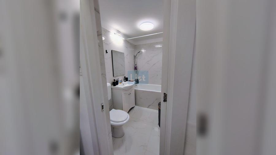 Apartament 3 camere decomandat zona FSGA