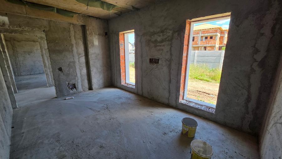 Casa parter 4camere,încălzire pardoseala,teren 300mp,pod cu placa de beton