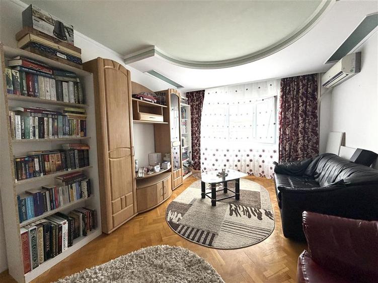 Apartament 3 camere decomandat- Esplanada Nicolina