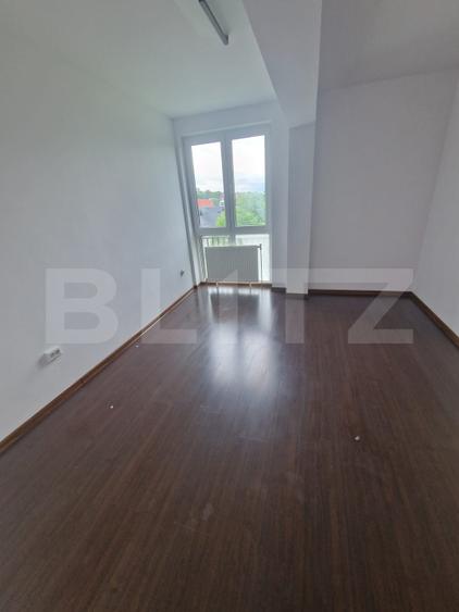 Apartament 3 camere, 93 mp, etaj 2, zona Șcheia