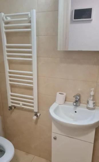 Casa de inchiriat GHENCEA. 4 camere, 2 bai, LOC DE PARCARE. CENTRALA PROPRIE