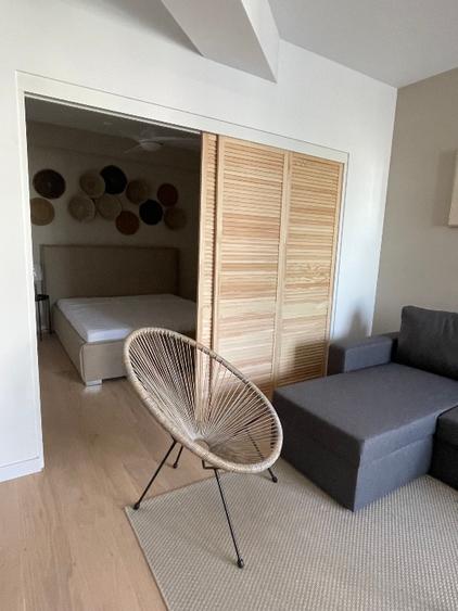 Vând studio cu 2 camere- pe faleza Mamaia nord cu vedere la mare