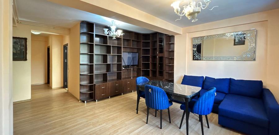 3 camere decomandate- CĂMINUL UNEI FAMILII aflate la început de drum