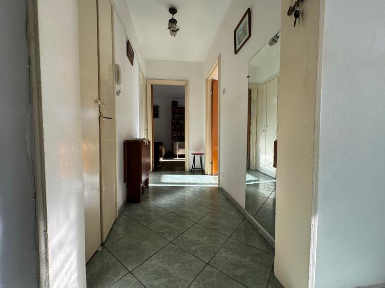 De vanzare - 2 camere decomandat - centrala proprie - 800m metrou 1 decembrie