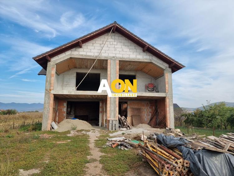 Casa la rosu,2100 mp teren,zona Micesti