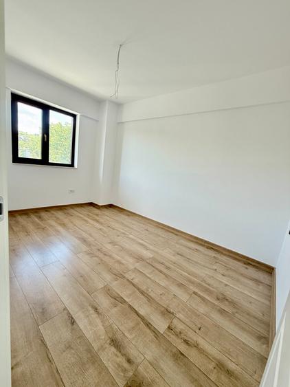 APARTAMENT CU 1 CAMERA + BIROU, BAIE CU GEAM, 48 MP, BUCIUM