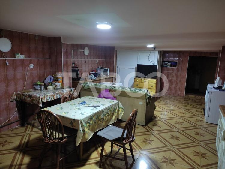 Casa cu spatii comerciale de vanzare in Sibiu Lacul Binder